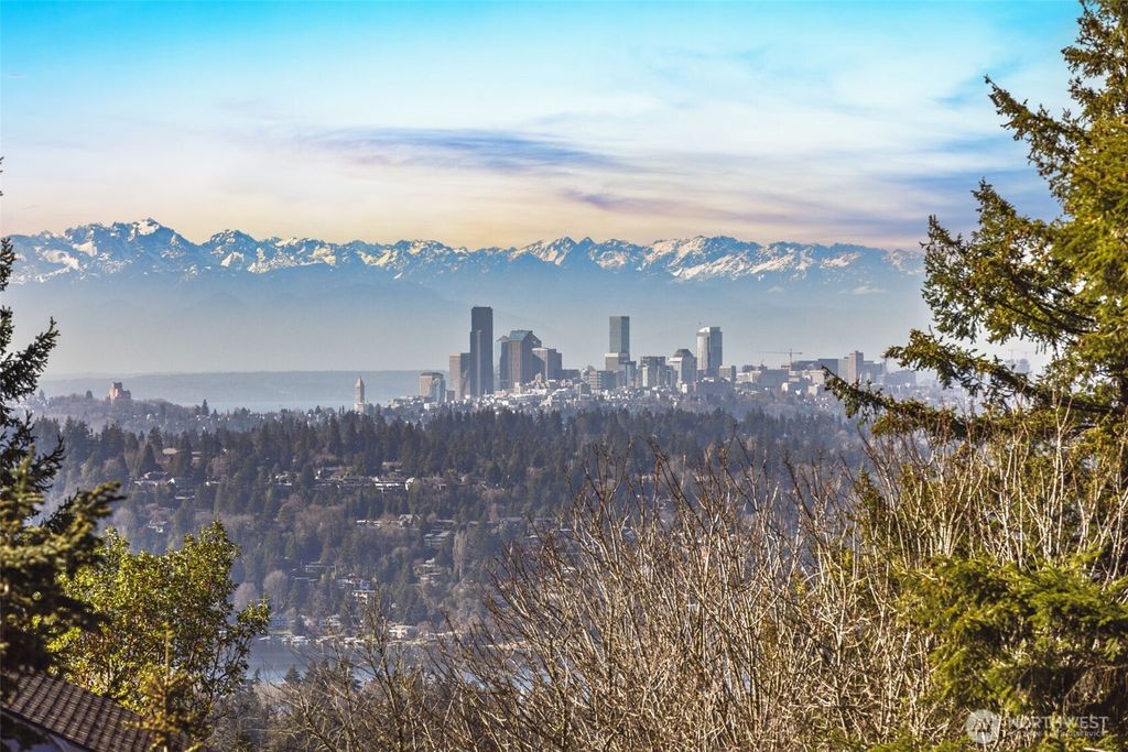 Photo of 5001 136th Place SE, Bellevue, WA 98006 (MLS # 2339343)