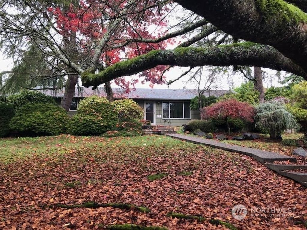 Photo of 244 S 300th Street, Federal Way, WA 98003 (MLS # 2181990)