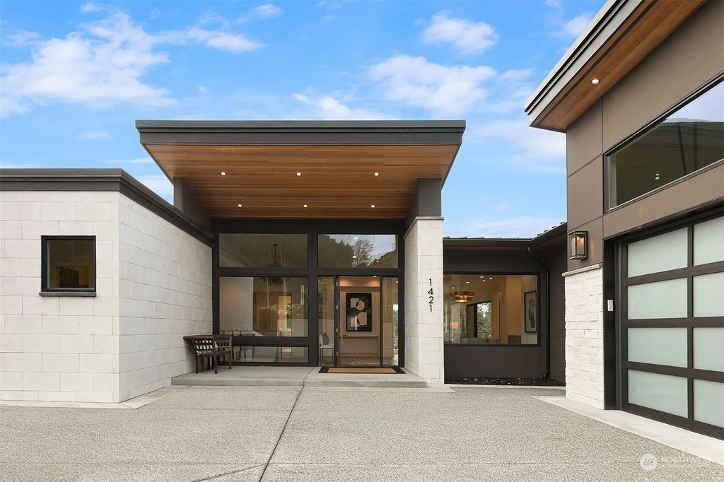 Photo of 1421 88th Avenue NE, Clyde Hill, WA 98004 (MLS # 2021025)