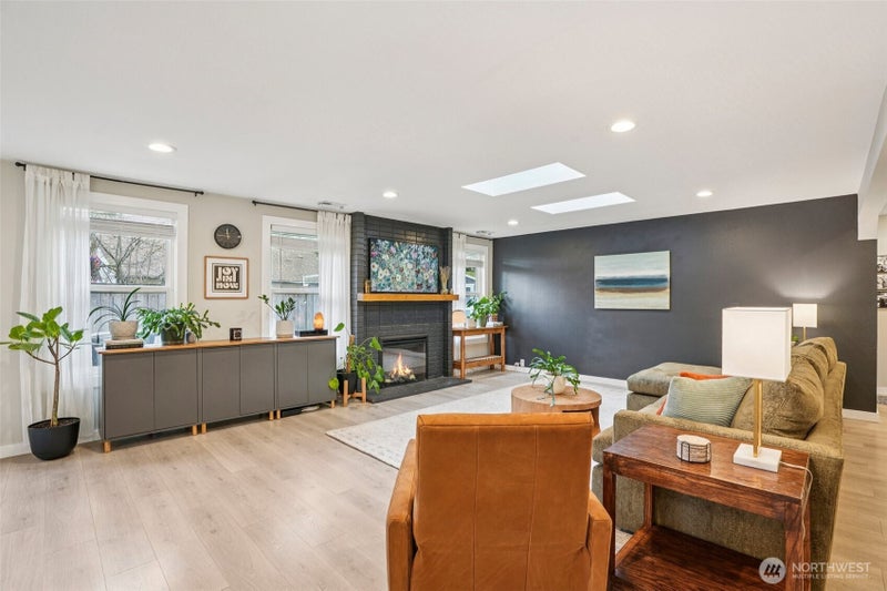 4211 NE 154th Court