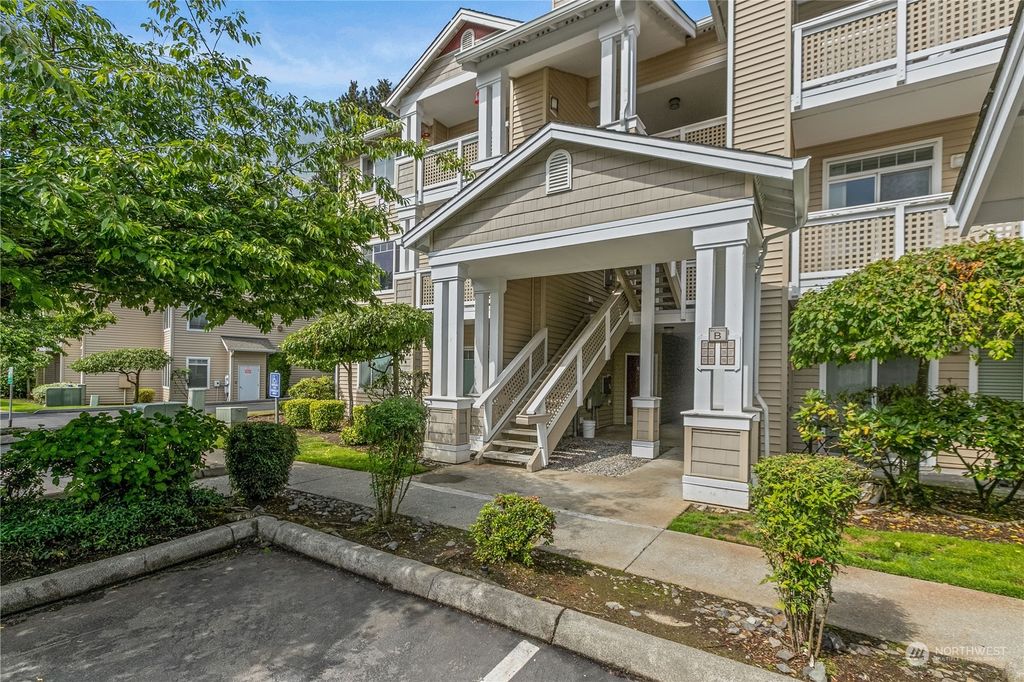 Photo of 15300 112th Avenue NE #B201, Bothell, WA 98011 (MLS # 2132142)