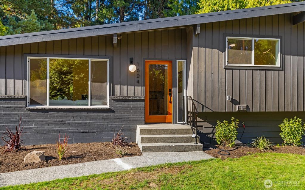 Photo of 1604 NW 192nd Street, Shoreline, WA 98177 (MLS # 2424737)