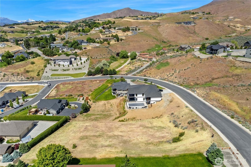 443 W Rolling  Hills Lane