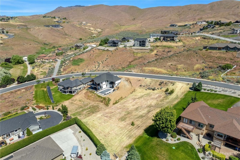 443 W Rolling  Hills Lane