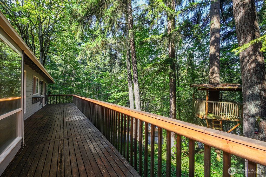 Photo of 15604 SE 42nd Place, Bellevue, WA 98006 (MLS # 2434543)