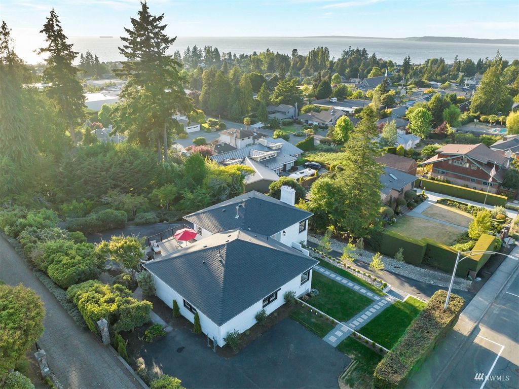 Photo of 529 9th Avenue N, Edmonds, WA 98020 (MLS # 1980618)