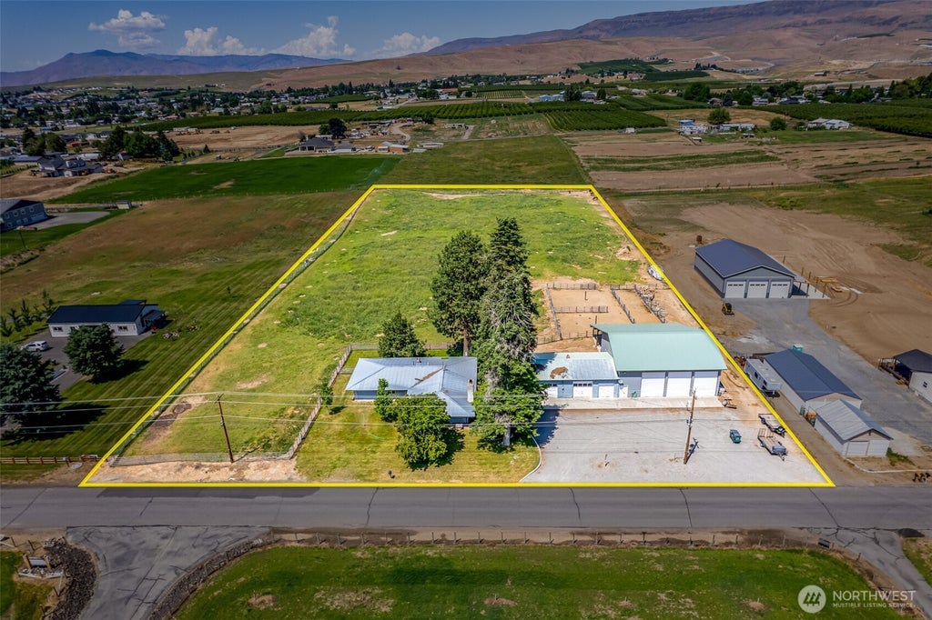 Photo of 2775 4th Street SE, East Wenatchee, WA 98802 (MLS # 2561204)
