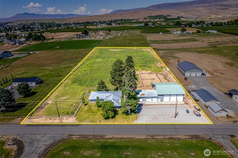 Photo of 2775 4th Street SE, East Wenatchee, WA 98802 (MLS # 2561204)