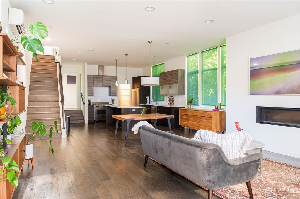 Photo of 1416 31st Avenue, Seattle, WA 98122 (MLS # 2270062)