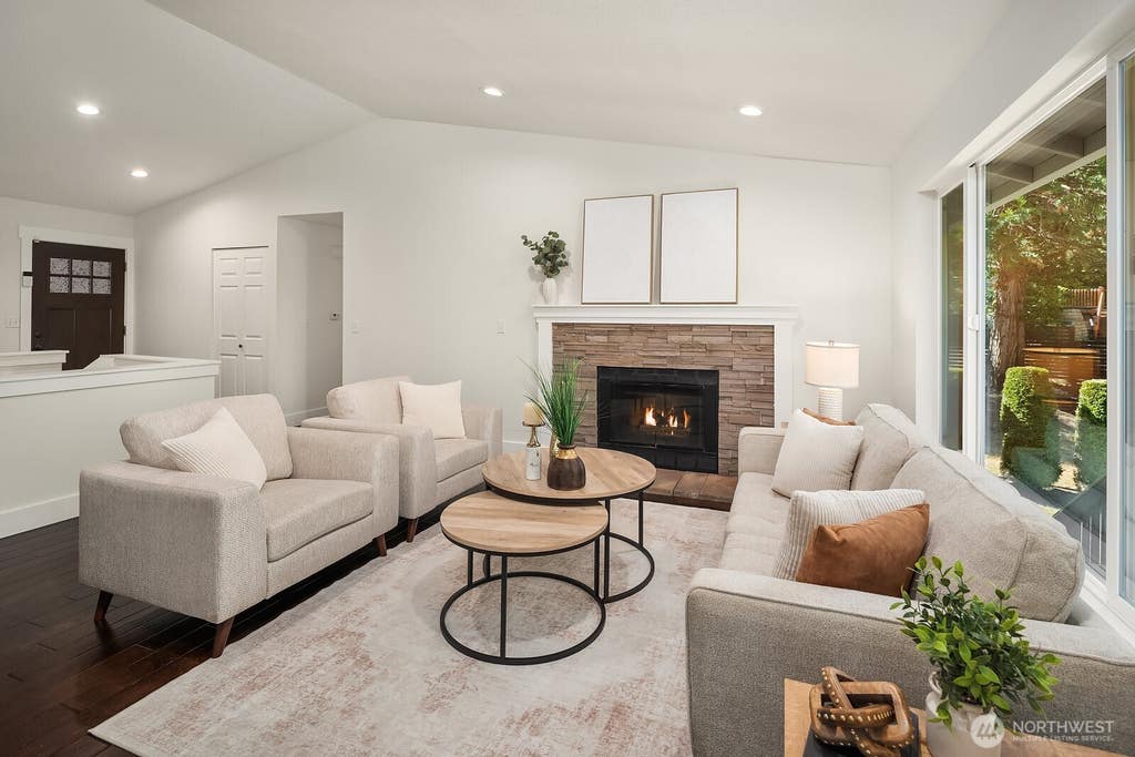 Photo of 22706 NE 12th Place, Sammamish, WA 98074 (MLS # 2568954)