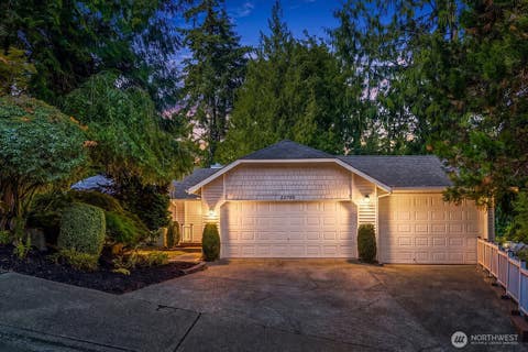 Photo of 22706 NE 12th Place, Sammamish, WA 98074 (MLS # 2568954)