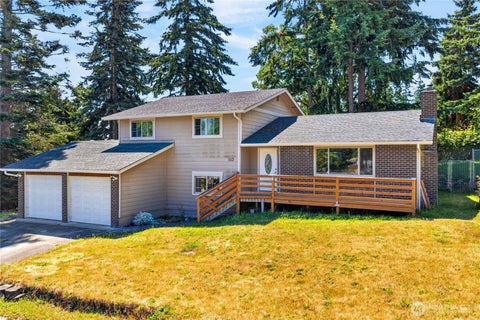 Photo of 1113 SW 2nd Avenue, Oak Harbor, WA 98277 (MLS # 2583489)