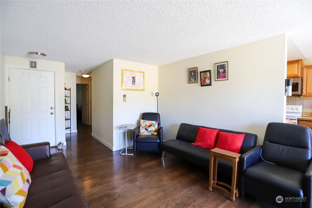 Photo of 2020 Grant Avenue S #M101, Renton, WA 98055 (MLS # 2268602)
