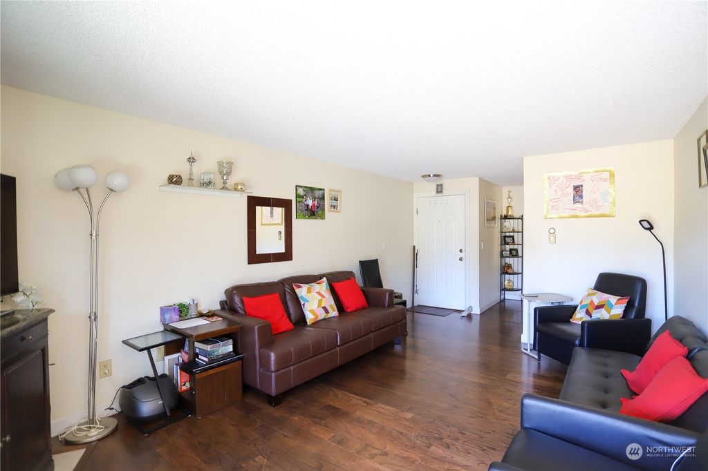 Photo of 2020 Grant Avenue S #M101, Renton, WA 98055 (MLS # 2268602)