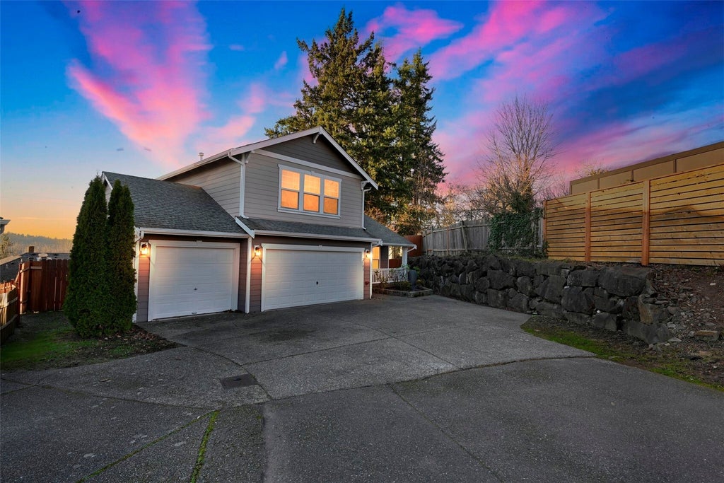 Photo of 2103 NE 6th Circle, Renton, WA 98056 (MLS # 2596144)