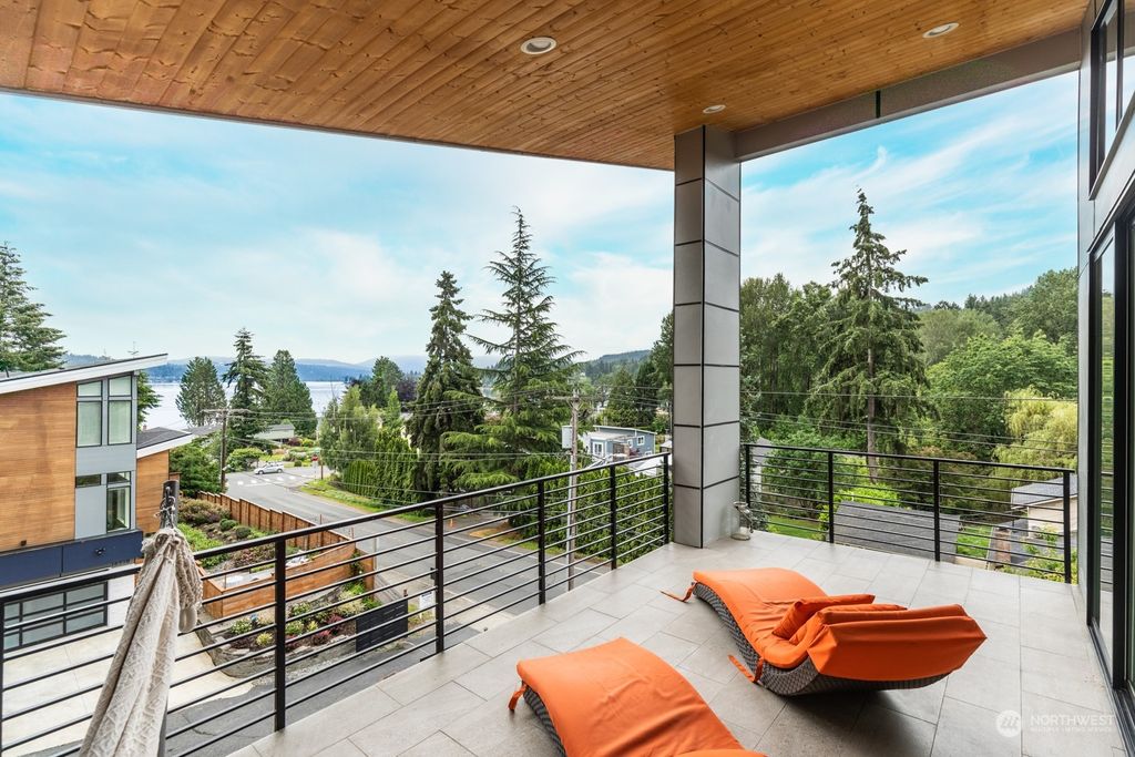 Photo of 16908 SE 34th Street, Bellevue, WA 98008 (MLS # 2030992)