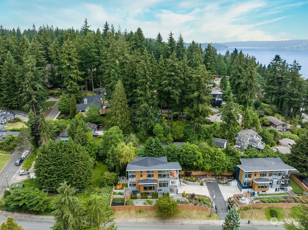 Photo of 16908 SE 34th Street, Bellevue, WA 98008 (MLS # 2030992)