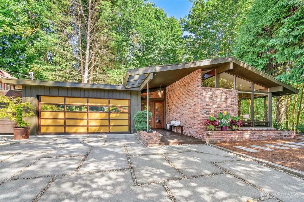 Photo of 1421 NE 106th Street, Seattle, WA 98125 (MLS # 2396647)