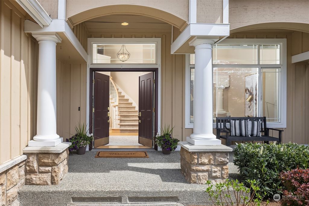 Photo of 522 237th Avenue SE, Sammamish, WA 98074 (MLS # 2227358)