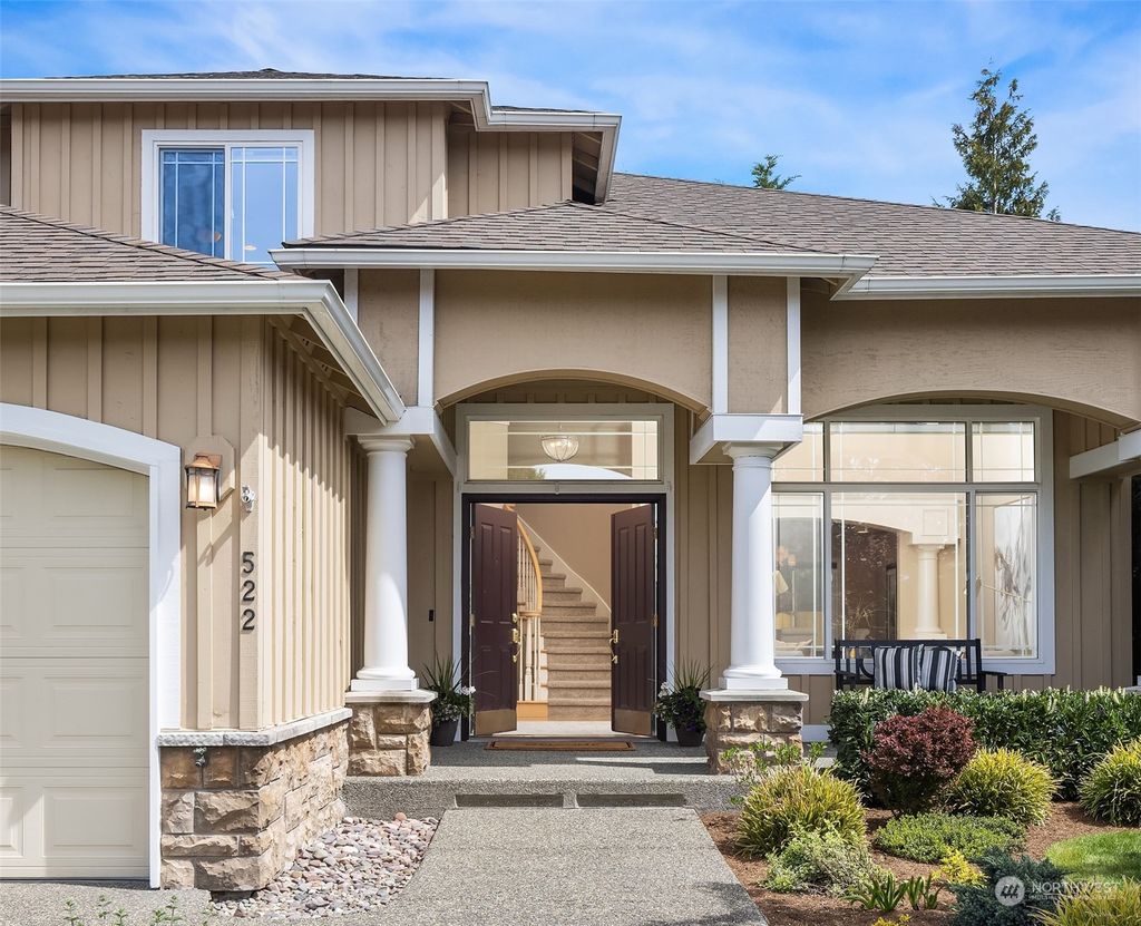 Photo of 522 237th Avenue SE, Sammamish, WA 98074 (MLS # 2227358)