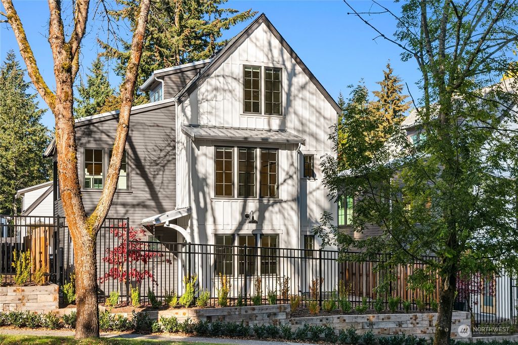 Photo of 2228 NE 125th Street, Seattle, WA 98125 (MLS # 2325030)