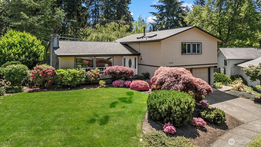 Photo of 12109 SE 68th Place, Bellevue, WA 98006 (MLS # 2527626)