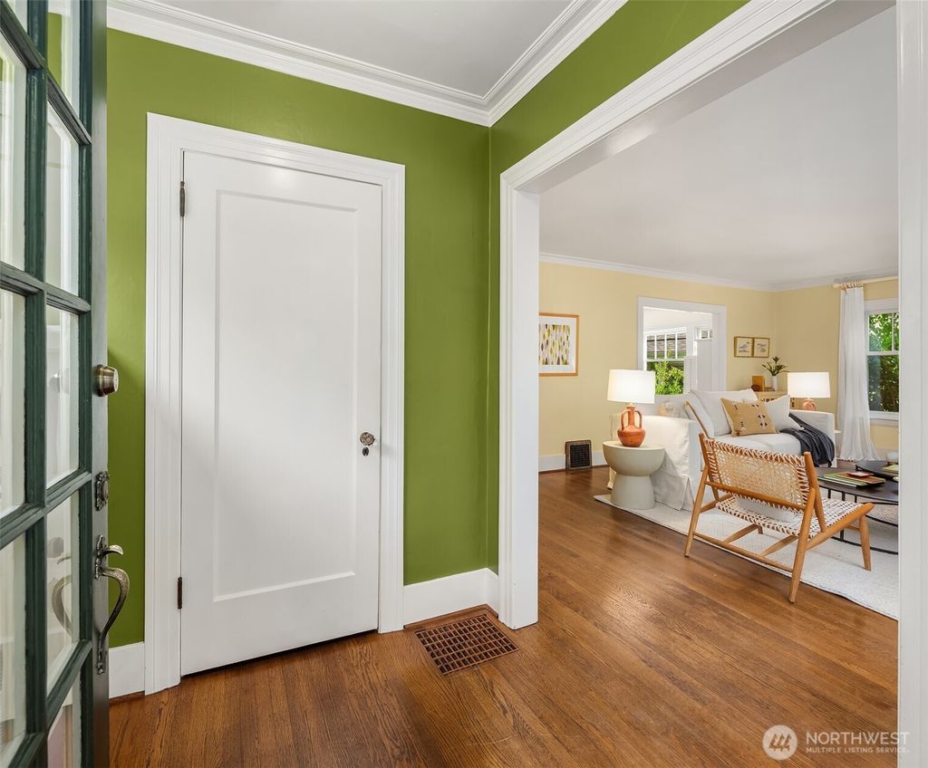 Photo of 1836 NE Ravenna Boulevard, Seattle, WA 98105 (MLS # 2384572)