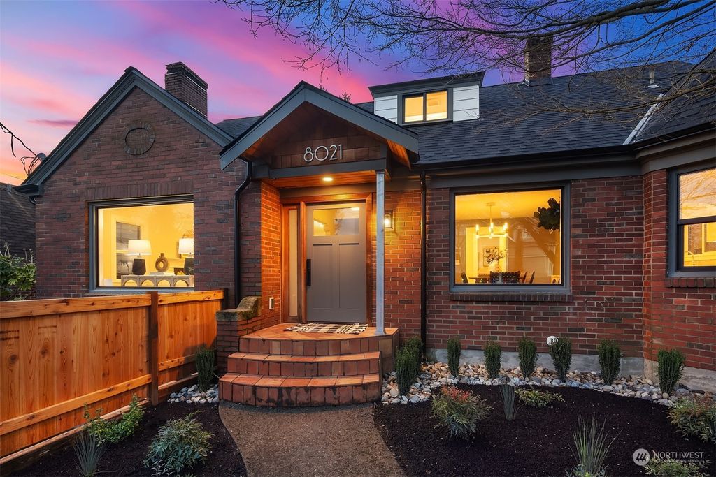 Photo of 8021 Wallingford Avenue N, Seattle, WA 98103 (MLS # 2186050)