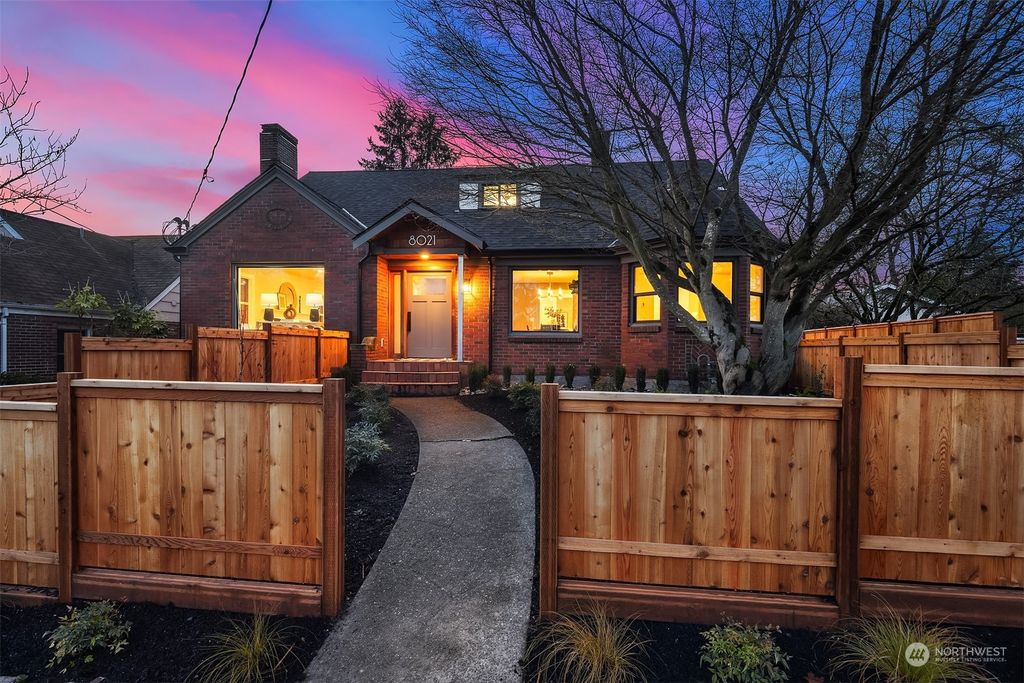 Photo of 8021 Wallingford Avenue N, Seattle, WA 98103 (MLS # 2186050)