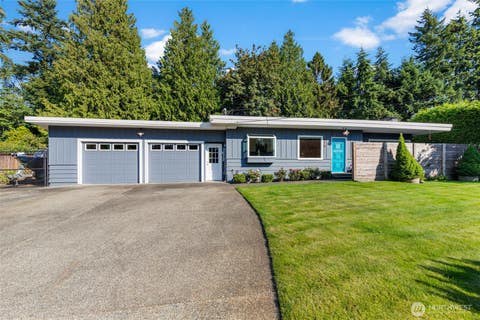 Photo of 419 E View Ridge Drive, Everett, WA 98203 (MLS # 2570975)