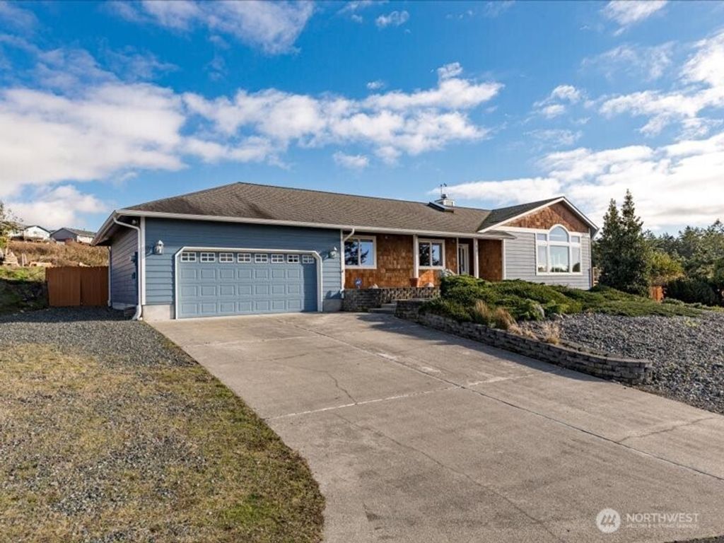 Photo of 670 El Prado Avenue, Coupeville, WA 98239 (MLS # 2457380)