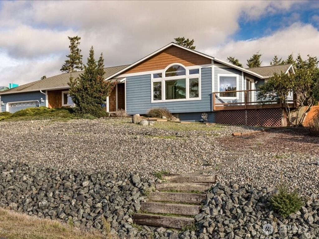 Photo of 670 El Prado Avenue, Coupeville, WA 98239 (MLS # 2457380)