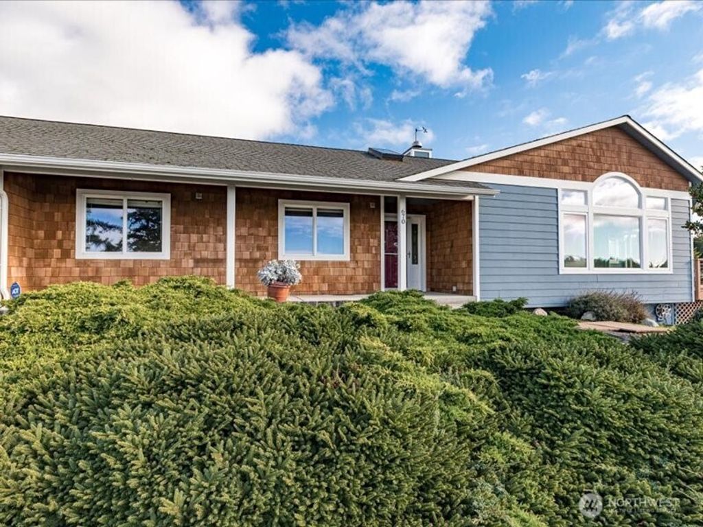 Photo of 670 El Prado Avenue, Coupeville, WA 98239 (MLS # 2457380)