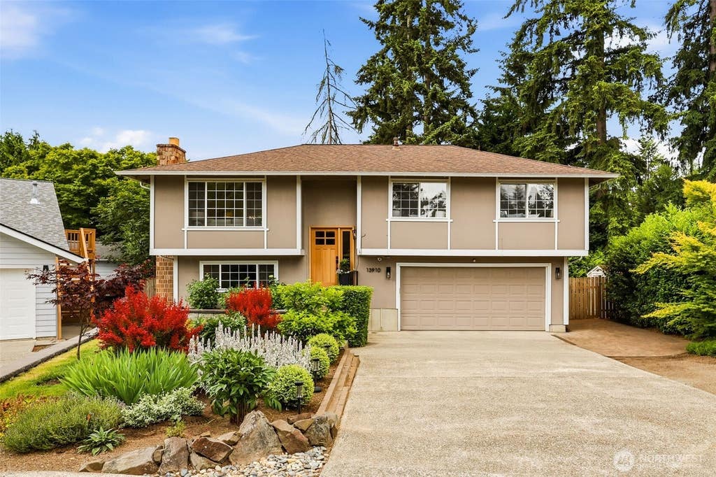 Photo of 13910 120th Avenue NE, Kirkland, WA 98034 (MLS # 2538378)