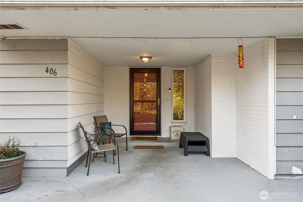 Photo of 406 Dupont Avenue, Dupont, WA 98327 (MLS # 2480355)