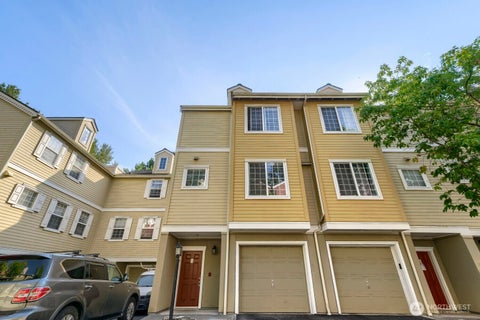 Photo of 1800 NE 40th Street #F3, Renton, WA 98056 (MLS # 2573428)