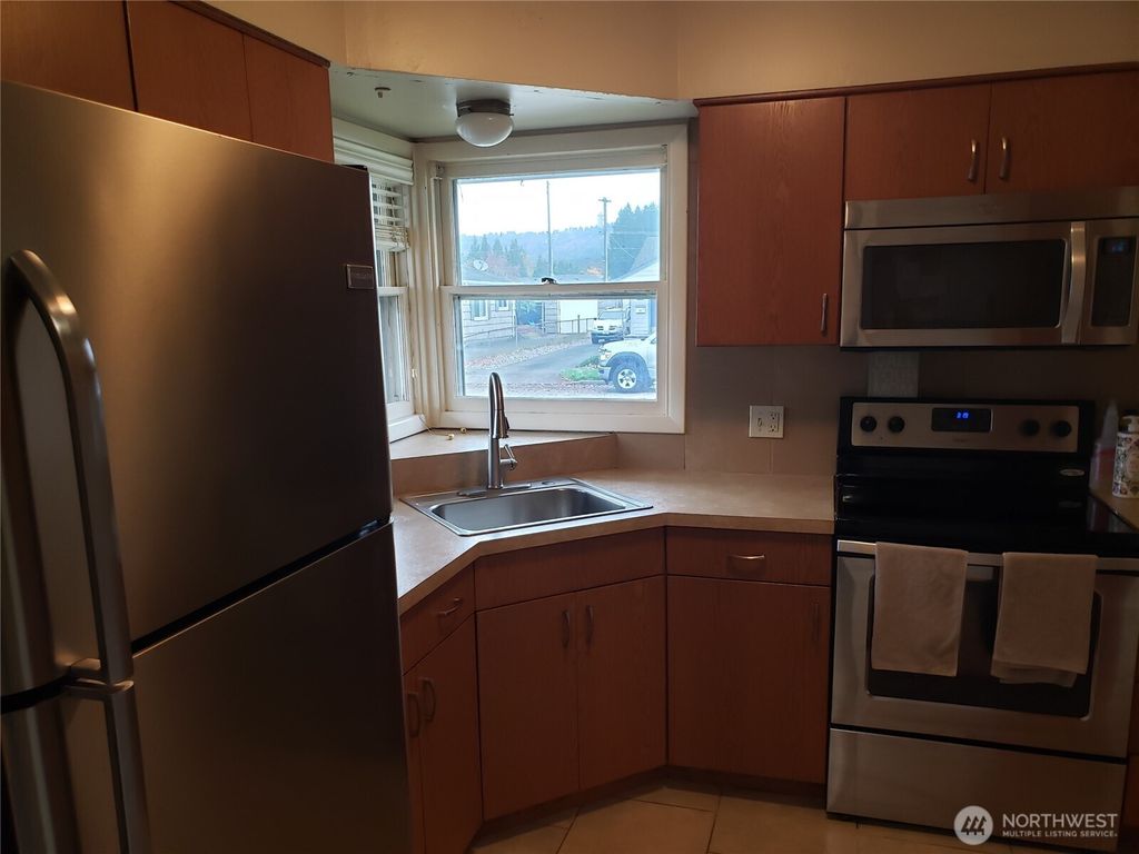 Photo of 2763 Maryland Street, Longview, WA 98632 (MLS # 2449598)