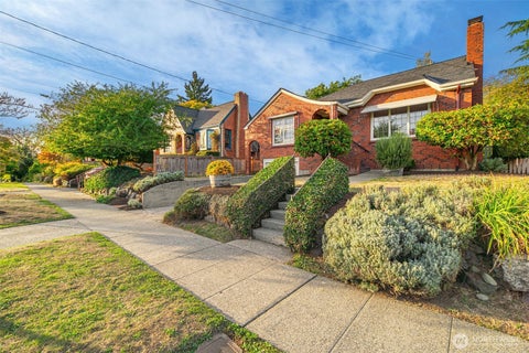 Photo of 824 NW 57th Street, Seattle, WA 98107 (MLS # 2592853)