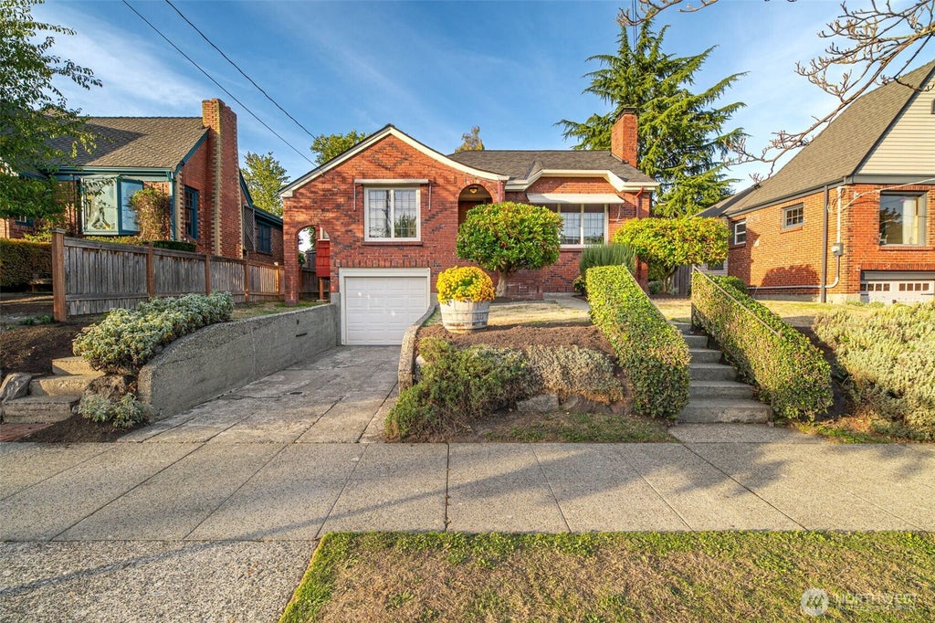 Photo of 824 NW 57th Street, Seattle, WA 98107 (MLS # 2592853)