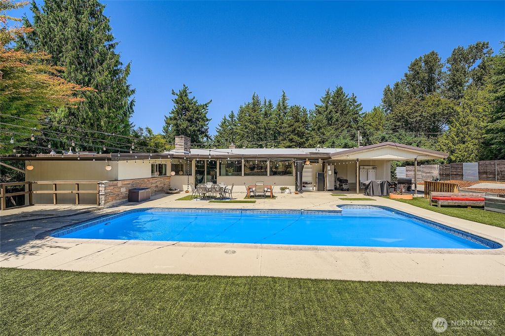 Photo of 616 E Guiberson Street, Kent, WA 98030 (MLS # 2436438)
