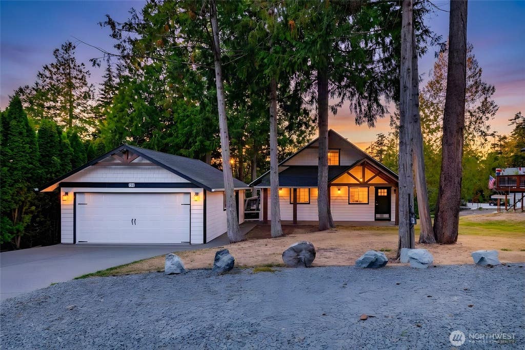 Photo of 728 Tillamuk Drive, La Conner, WA 98257 (MLS # 2572670)