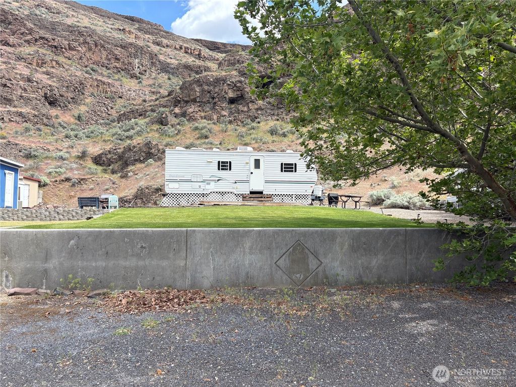 Photo of 737 SW Section Avenue, Quincy, WA 98848 (MLS # 2514016)