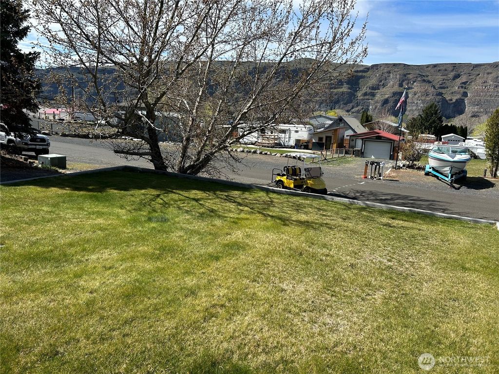 Photo of 737 SW Section Avenue, Quincy, WA 98848 (MLS # 2514016)