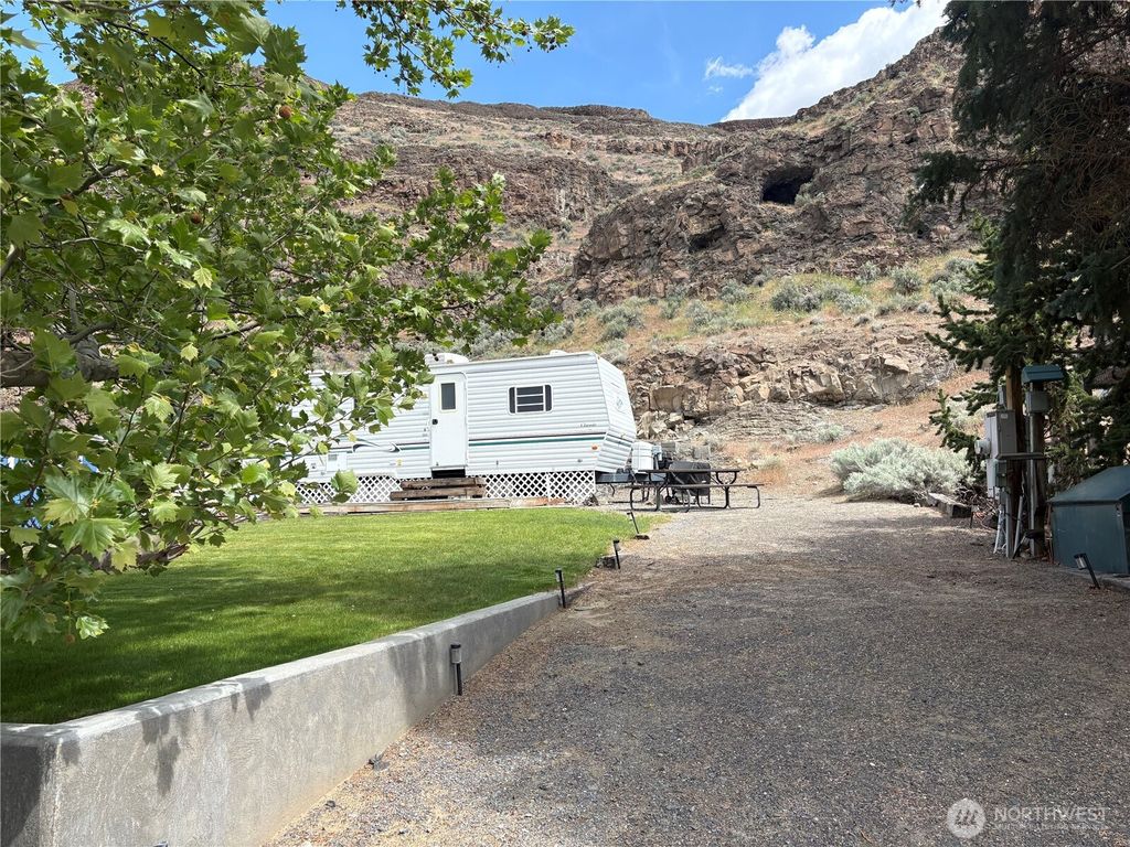 Photo of 737 SW Section Avenue, Quincy, WA 98848 (MLS # 2514016)