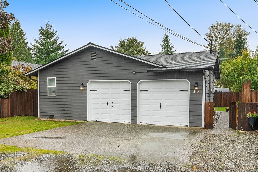 Photo of 313 S Indiana Avenue, Granite Falls, WA 98252 (MLS # 2166482)