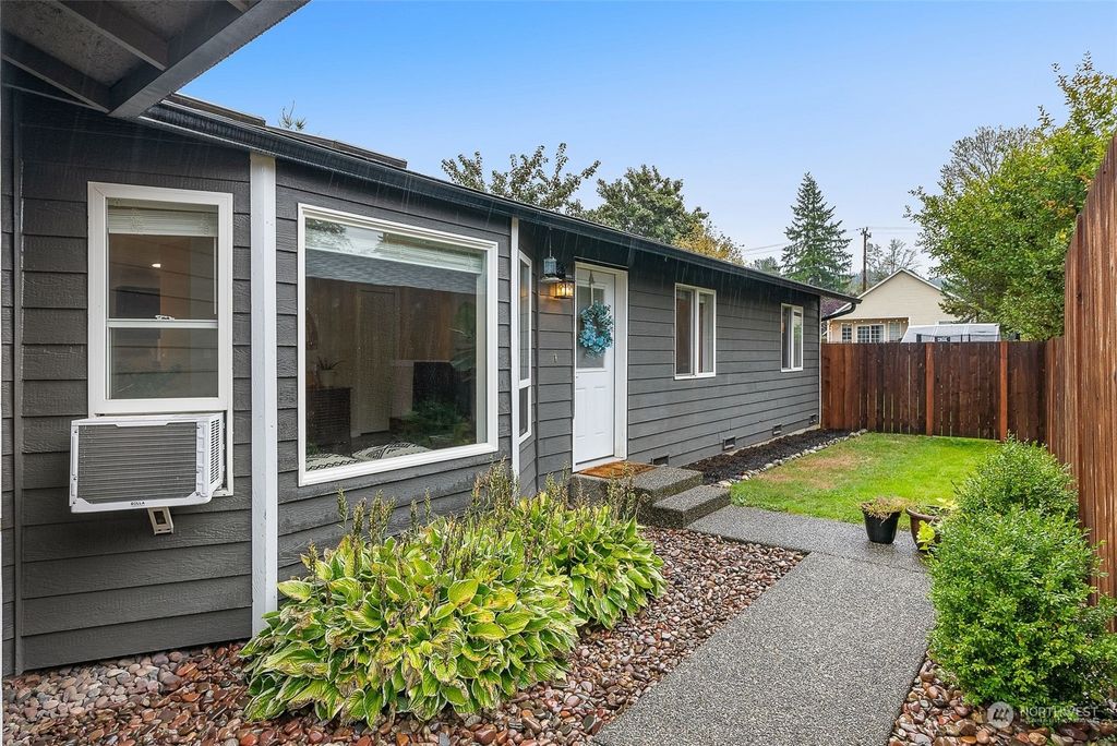 Photo of 313 S Indiana Avenue, Granite Falls, WA 98252 (MLS # 2166482)