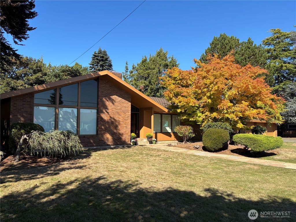 Photo of 720 1st Street, Hoquiam, WA 98550 (MLS # 2532816)
