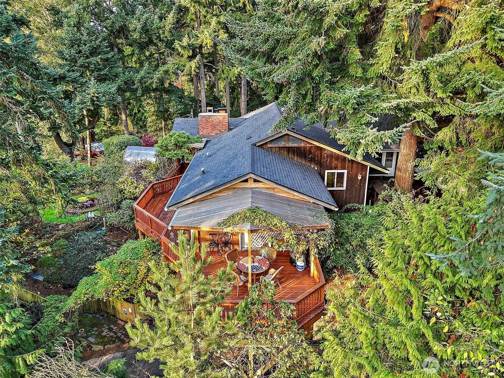 Photo of 15226 26th Avenue SW, Burien, WA 98166 (MLS # 2453772)