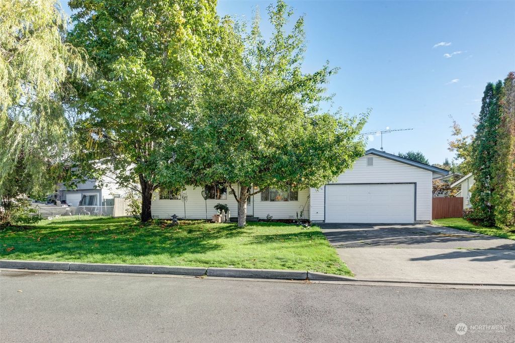 Photo of 5815 65th Drive NE, Marysville, WA 98270 (MLS # 2172649)