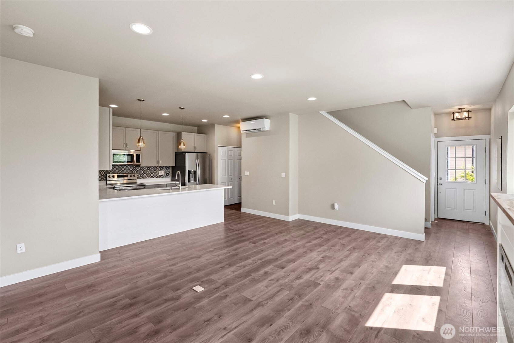 61 E BRADY Loop